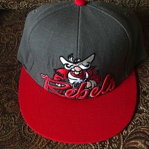 VINTAGE UNLV RUNNIN REBELS SNAPBACK